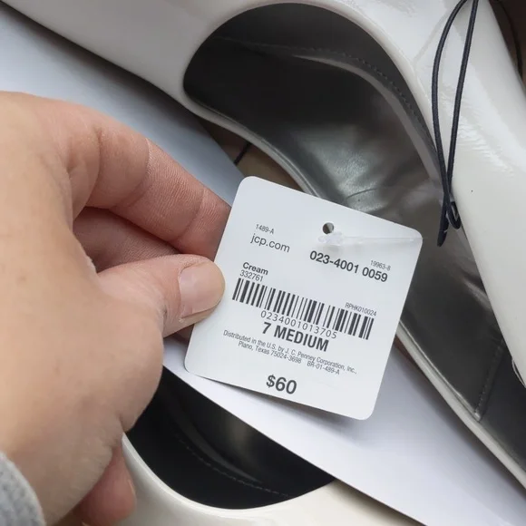 Classic Ivory Worthington heels - Picture 3 of 6